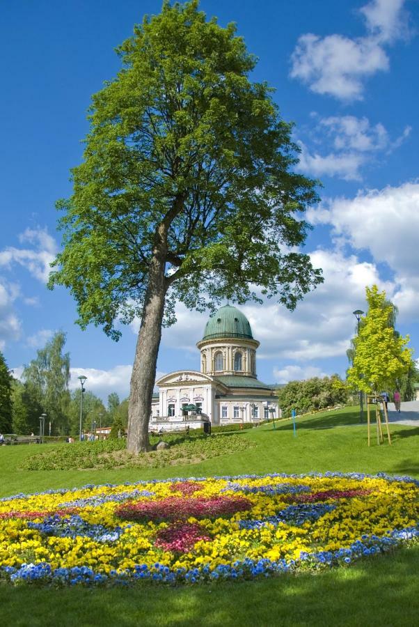 Lądek-Zdrój Zdroj Wojciechアパートホテル エクステリア 写真